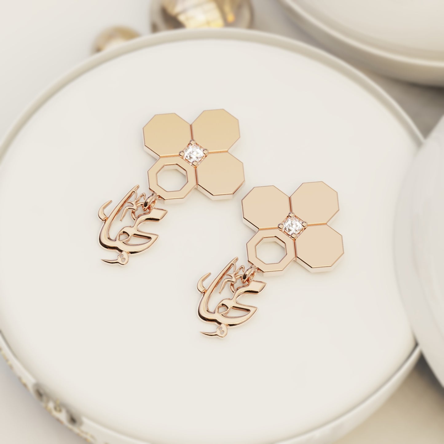 ARABESQUE ࢪº13 | 18K Gold Customized Earrings with Gem Stone