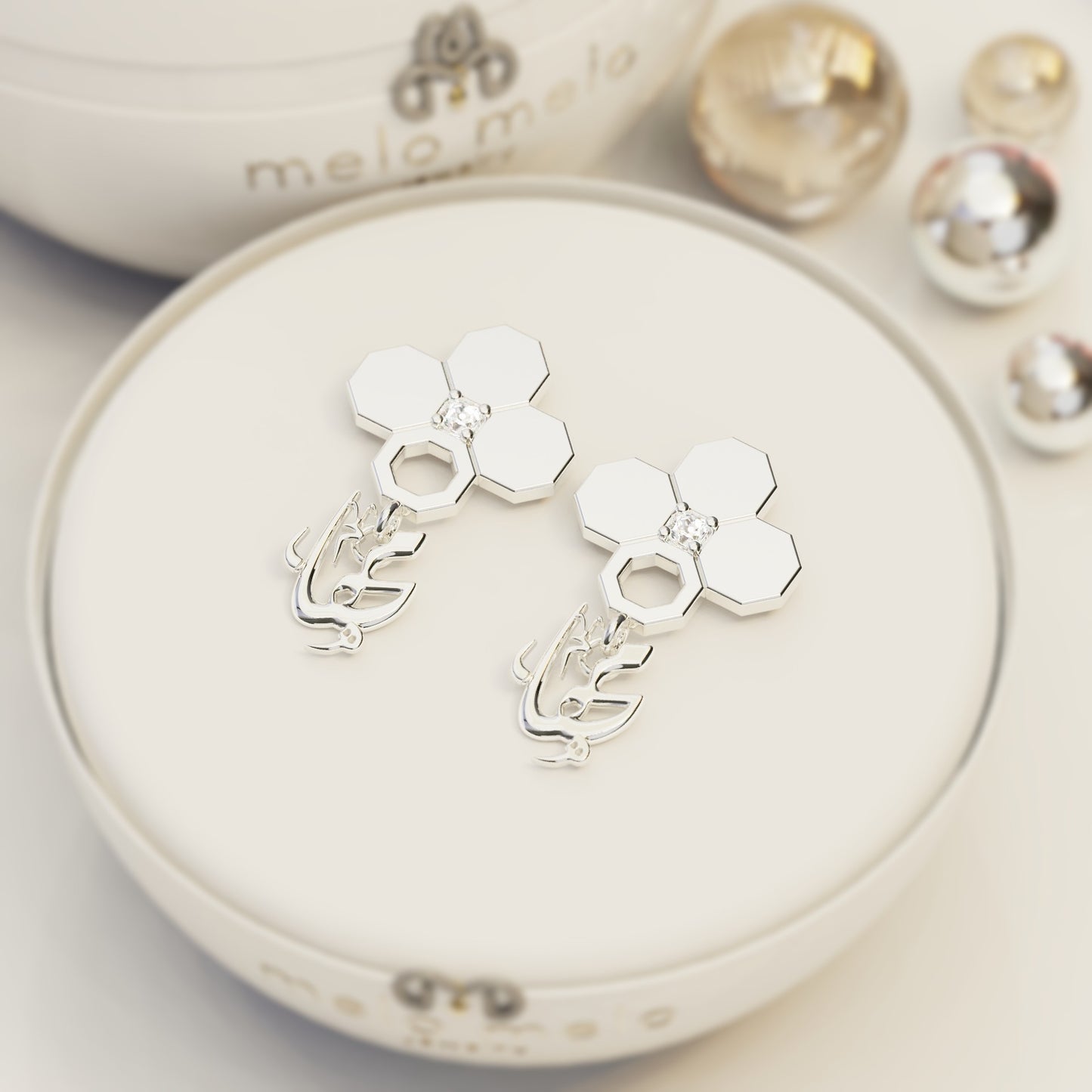 ARABESQUE ࢪº13 | 18K Gold Customized Earrings with Gem Stone