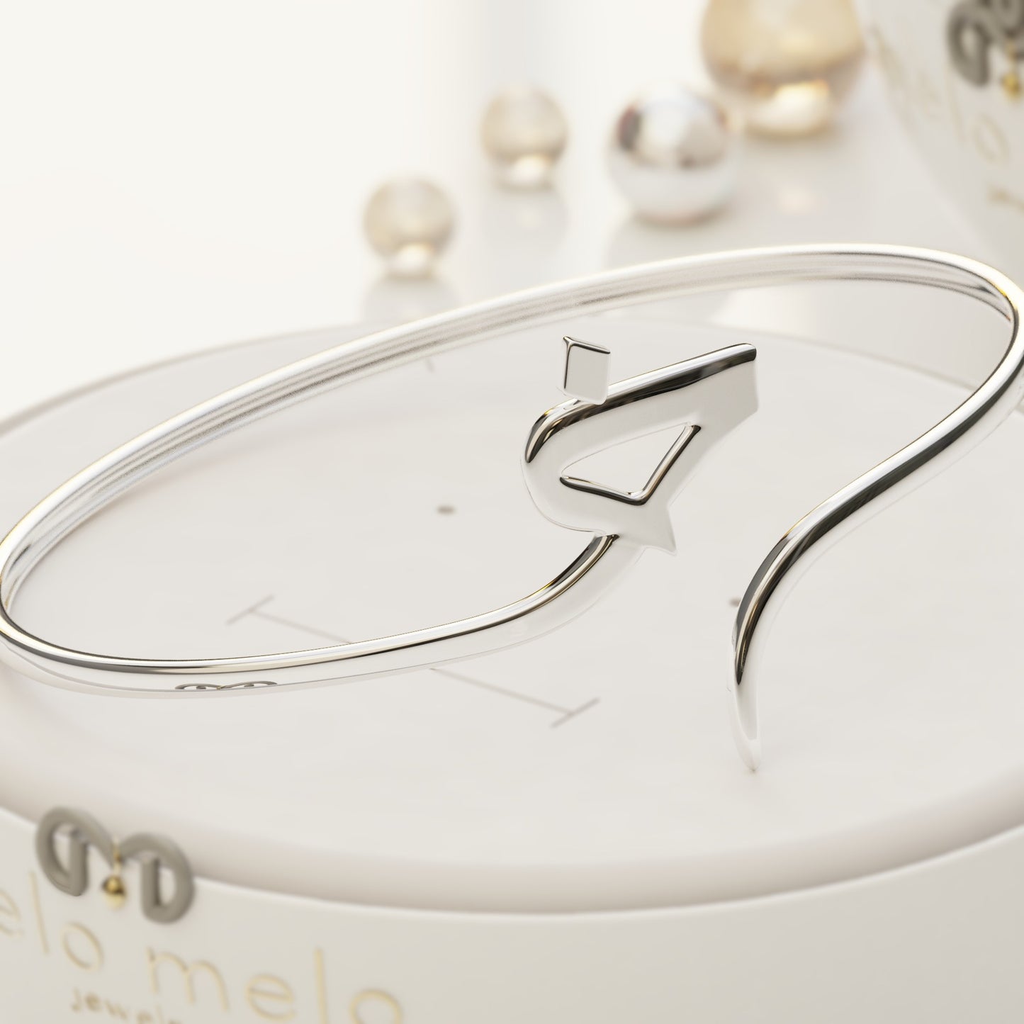 CALLIGRAPHY ࢪº31 | 18K Gold Bangle - Letter 'خ'