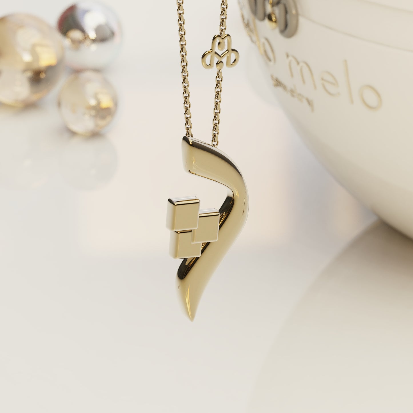 18k الخط العربي ࢪ°18 | قلادة حرف "ث" من الذهب