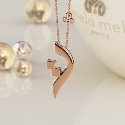 CALLIGRAPHY ࢪº13 | 18K Gold Pendant - Letter 'ت'