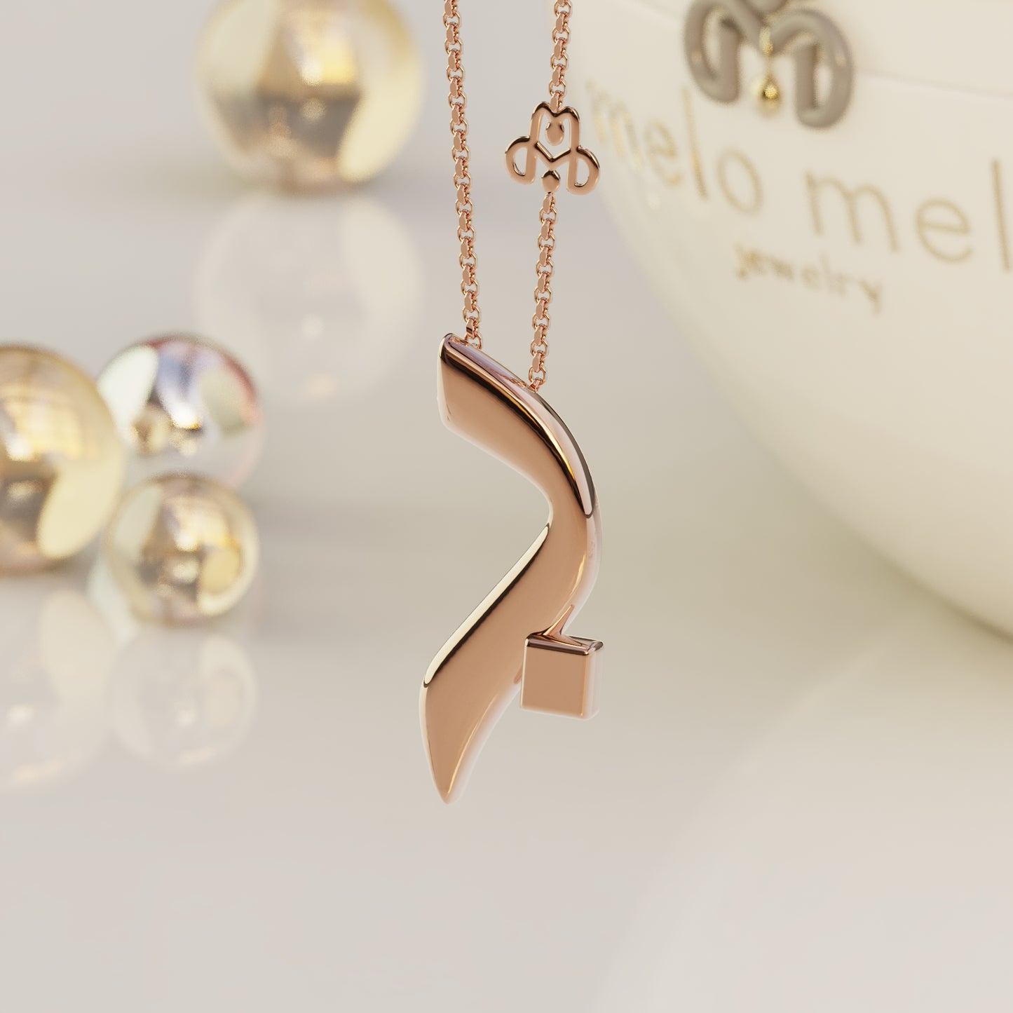 18k الخط العربي ࢪ°8 | قلادة حرف "ب" من الذهب